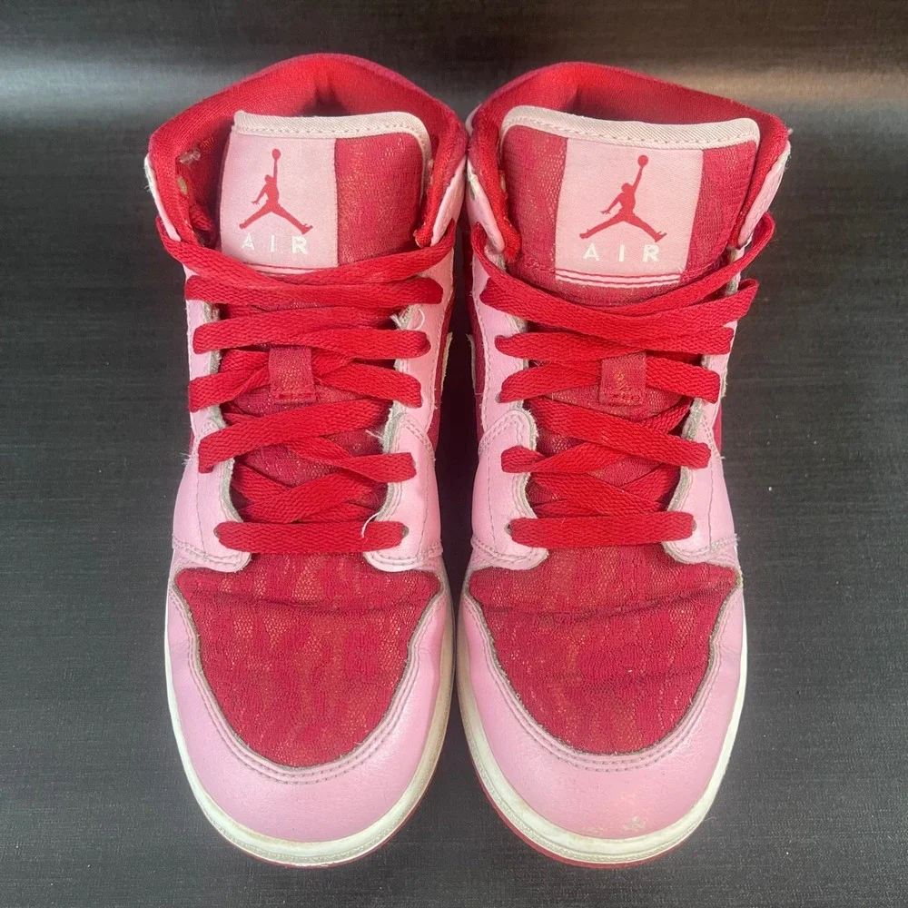 Nike Air Jordan‎ 1 Mid Kids 4.5Y Valentines Day Heart Pink Red Basketball Shoes